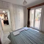Stefanos Family شقة